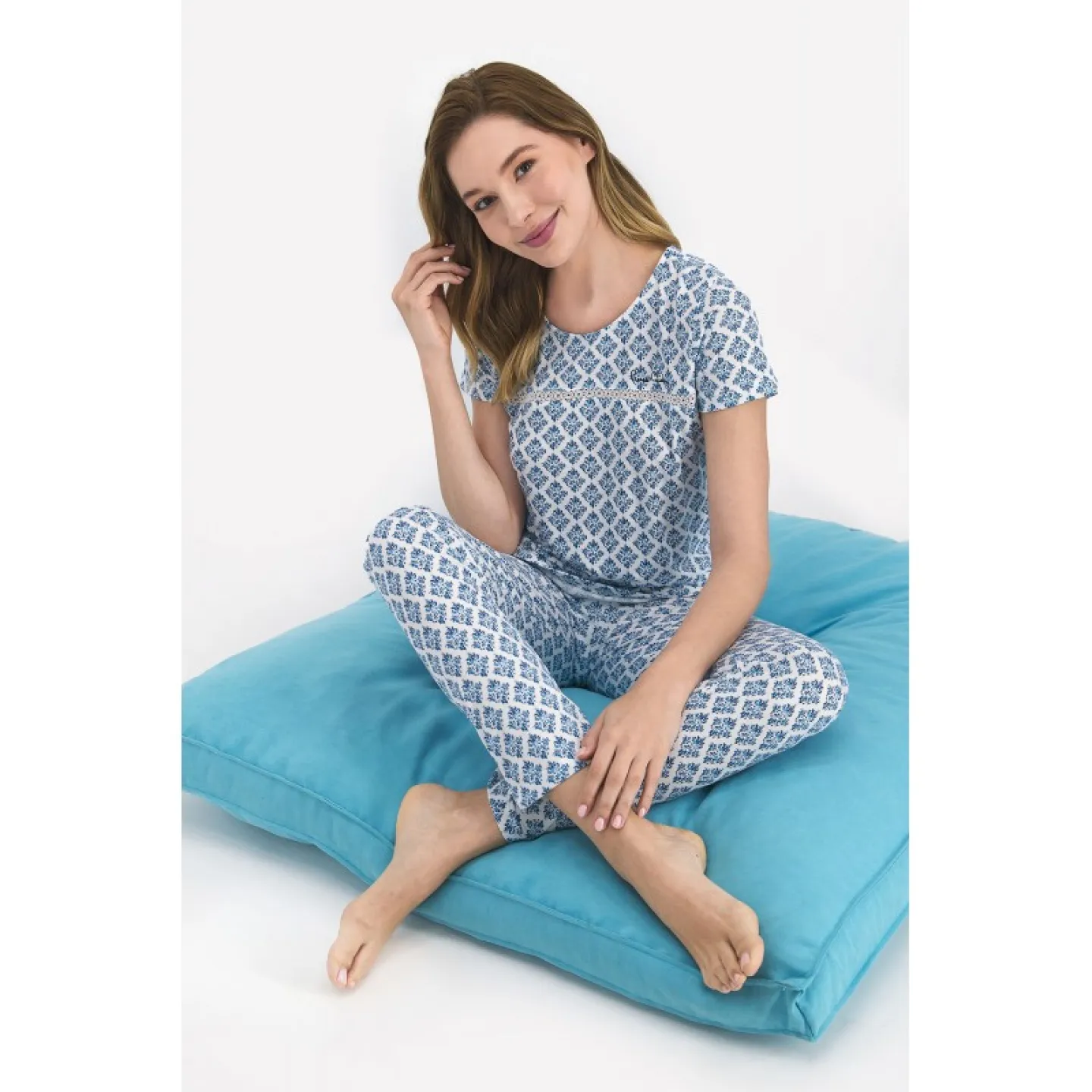 Pijama dama, bluza maneca scurta alb-albastru cu imprimeu floricele si pantaloni lungi - 1