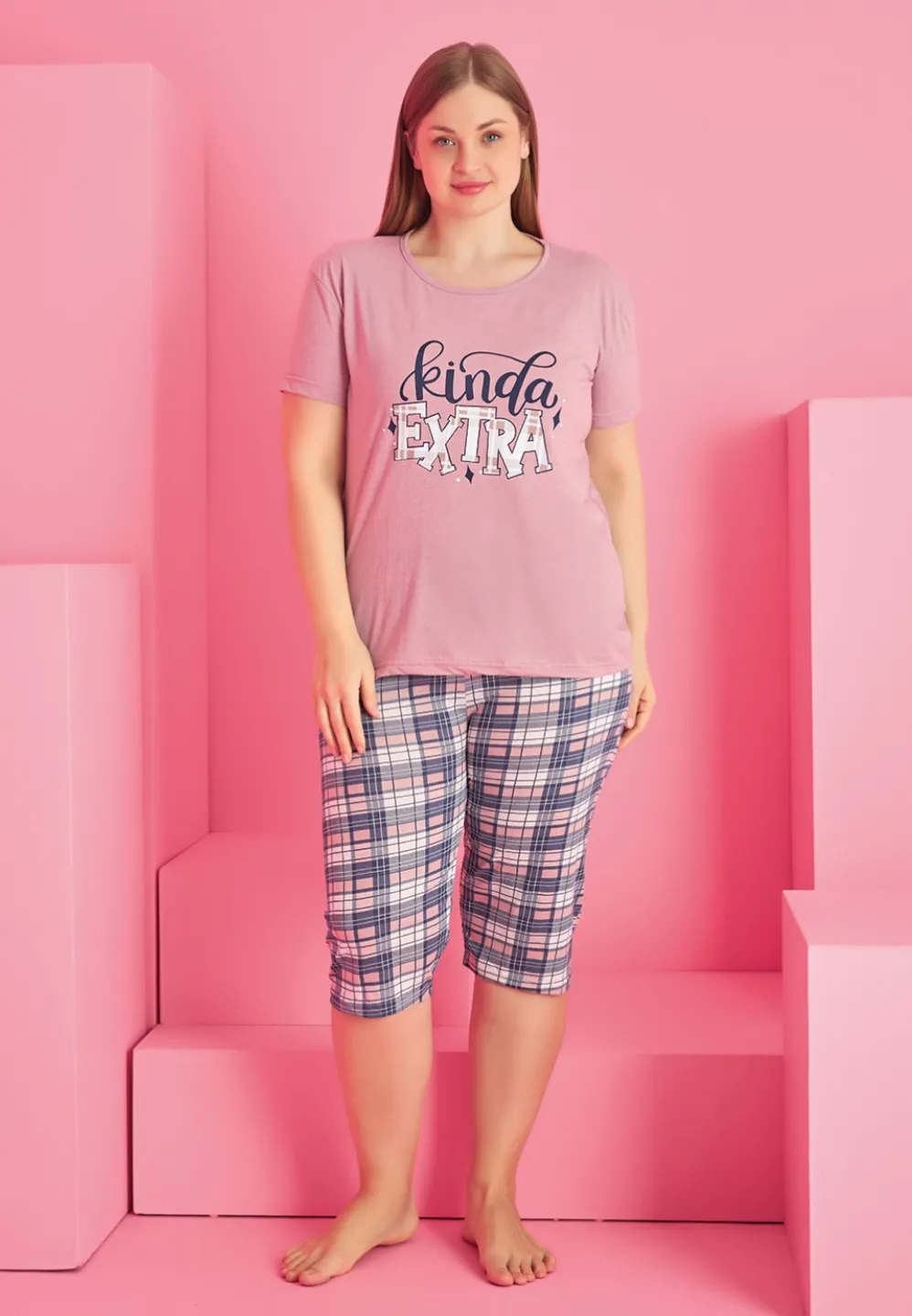Pijama damă bumbac mărime mare – Set 2 piese: tricou + pantaloni 3/4 imprimeu kinda extra - 1