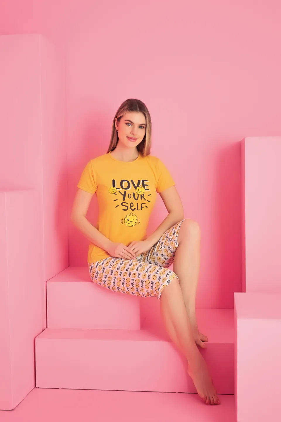Pijama damă bumbac – tricou și pantaloni 3/4, imprimeu LOVE YOURSELF galben - 2