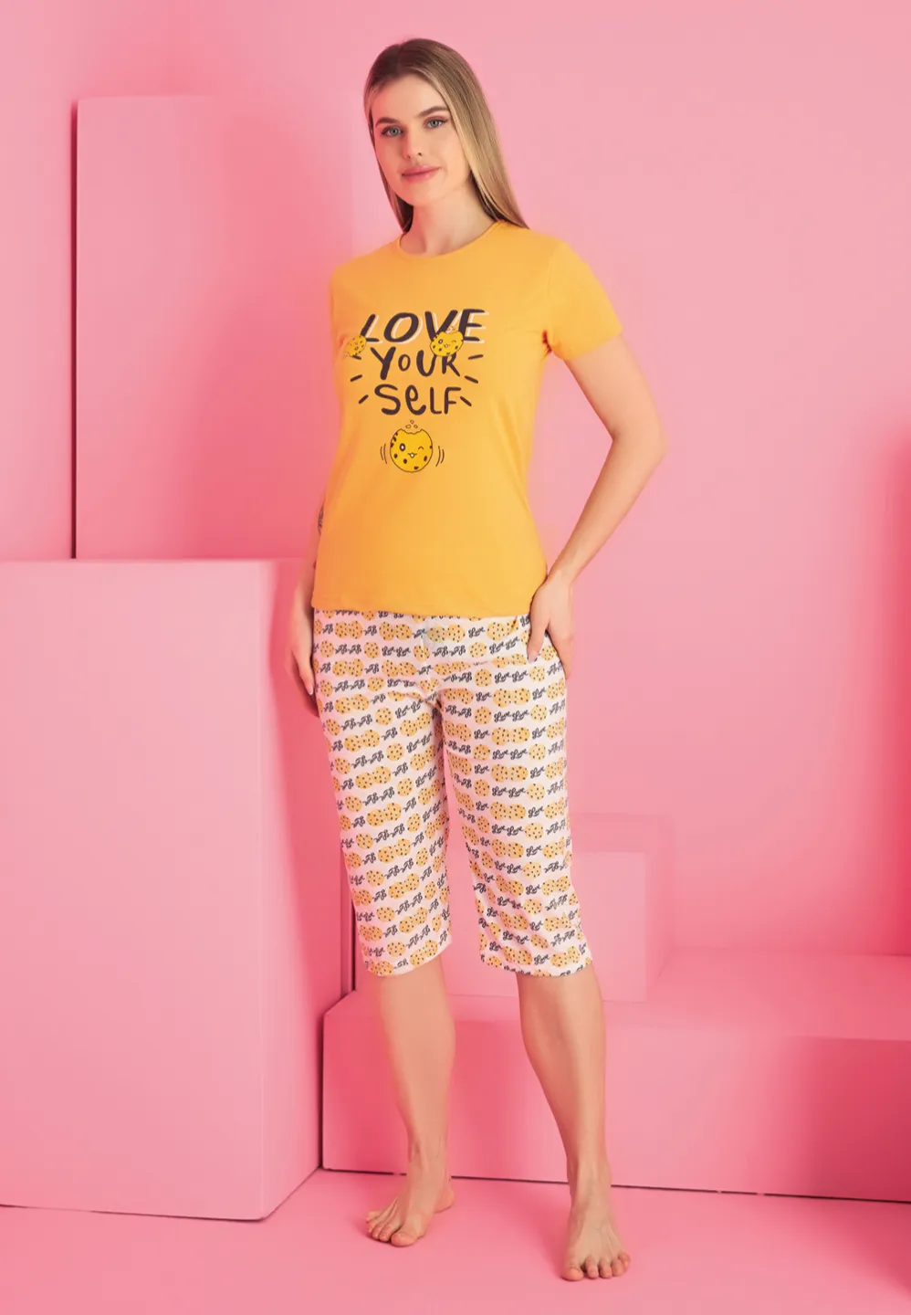 Pijama damă bumbac – tricou și pantaloni 3/4, imprimeu LOVE YOURSELF galben - 1