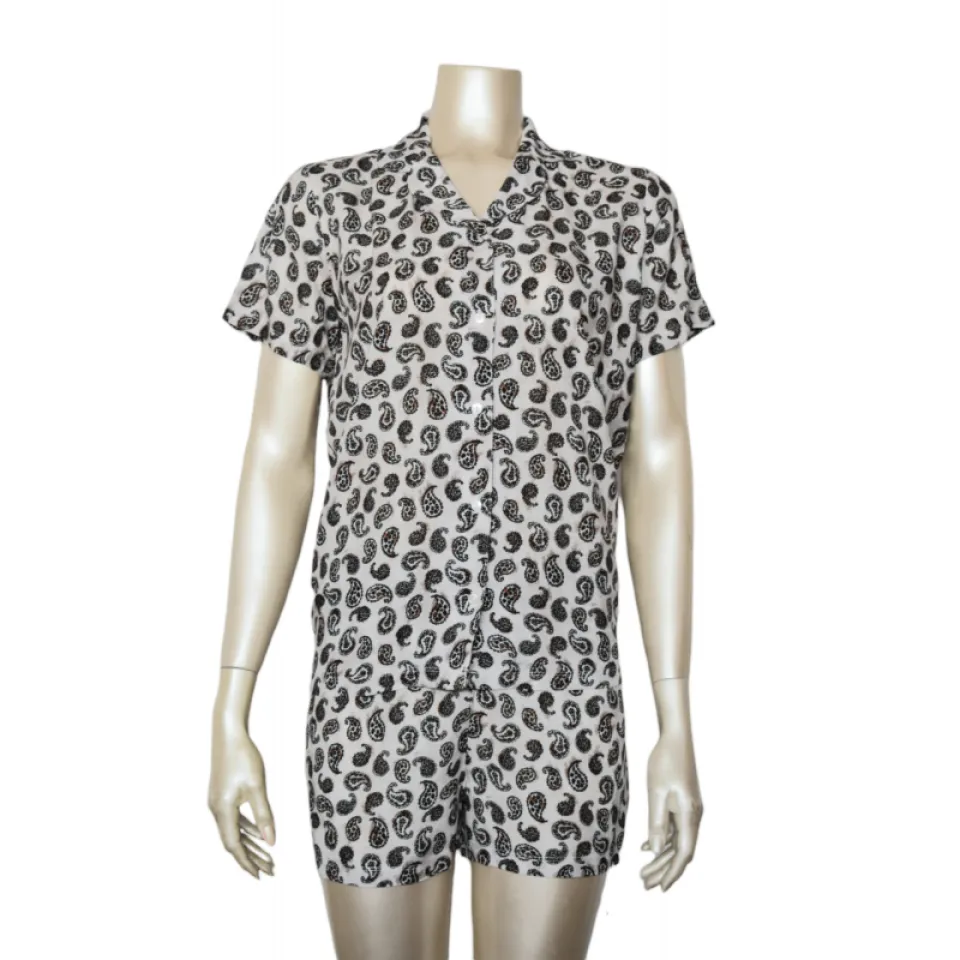 Pijama damă cu bluză cu nasturi, mânecă scurtă și pantaloni scurți, imprimeu leopard