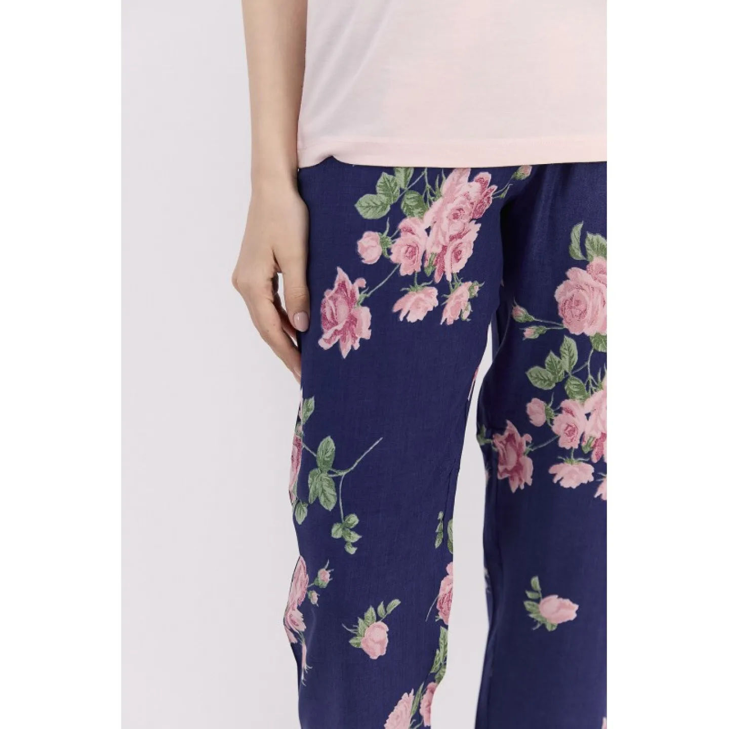 Pijama dama cu bluza maneca scurta si pantaloni lungi cu elastic in talie, imprimeu trandafiri - 3