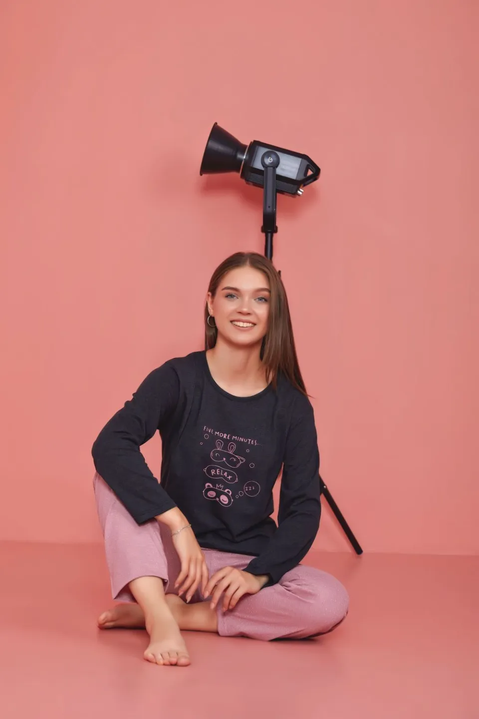 Pijama damă, cu mânecă lungă și pantaloni lungi din bumbac, imprimeu Five More Minutes - 1