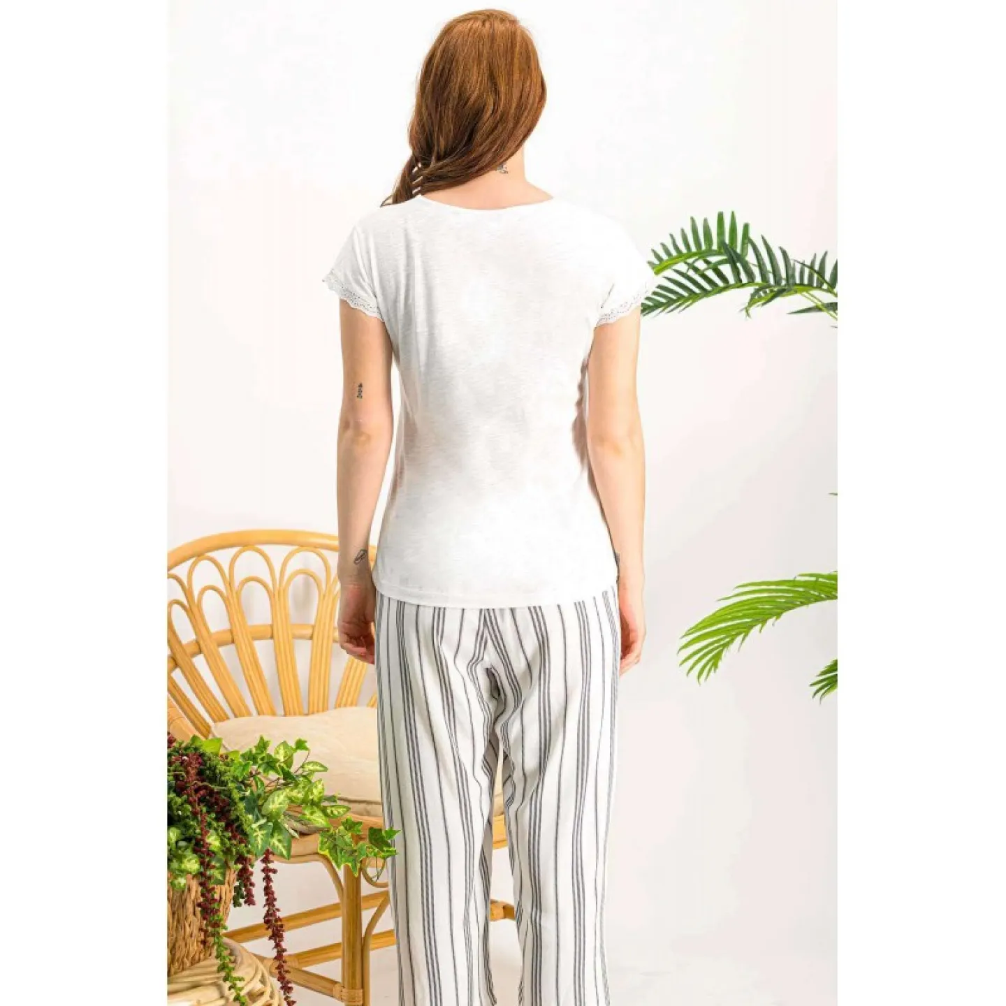 Pijama Dama din Bumbac – Bluza Crem cu Dantelă și Pantaloni Lungi în Dungi - 2