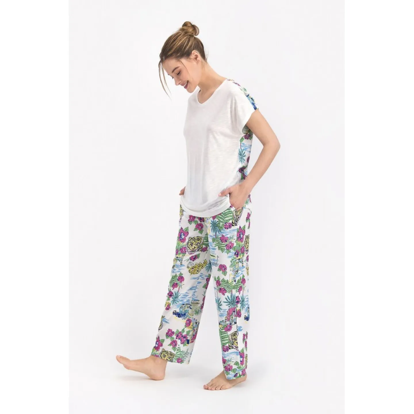 Pijama damă, bluză cu mânecă căzută și decolteu în V, și pantaloni lungi, imprimeu floral - 2