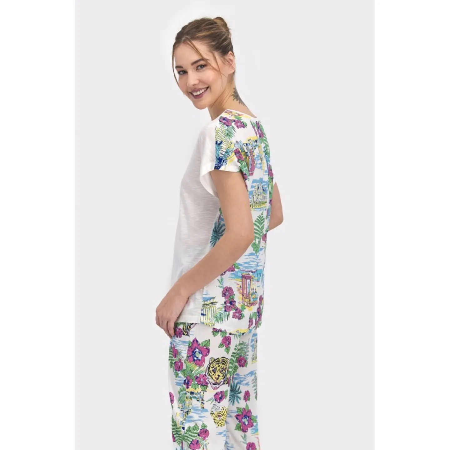 Pijama damă, bluză cu mânecă căzută și decolteu în V, și pantaloni lungi, imprimeu floral - 3