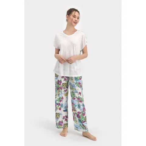 Pijama damă, bluză cu mânecă căzută și decolteu în V, și pantaloni lungi, imprimeu floral