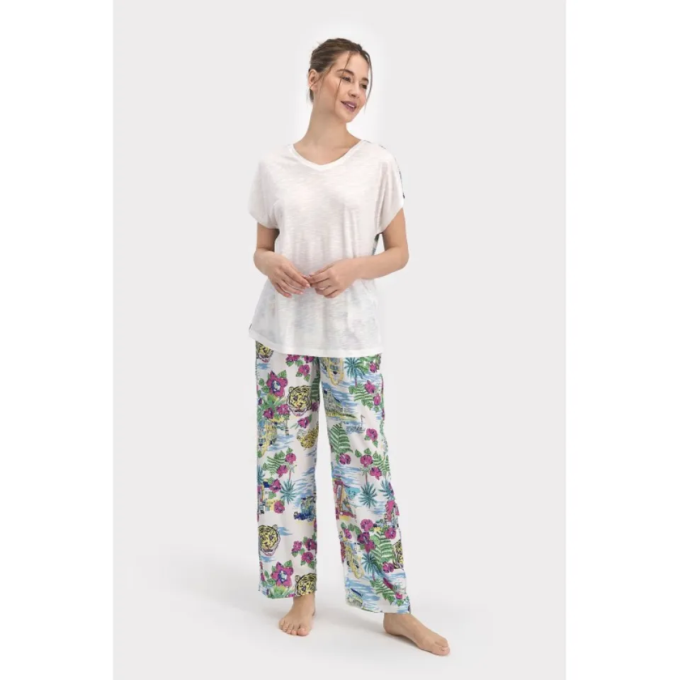 Pijama damă, bluză cu mânecă căzută și decolteu în V, și pantaloni lungi, imprimeu floral