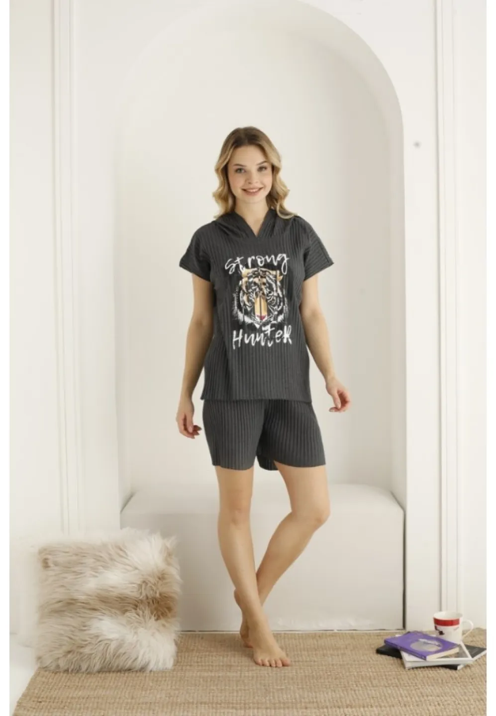 Pijama dama din bumbac cu imprimeu "Strong", maneca scurta si pantaloni scurti - 1