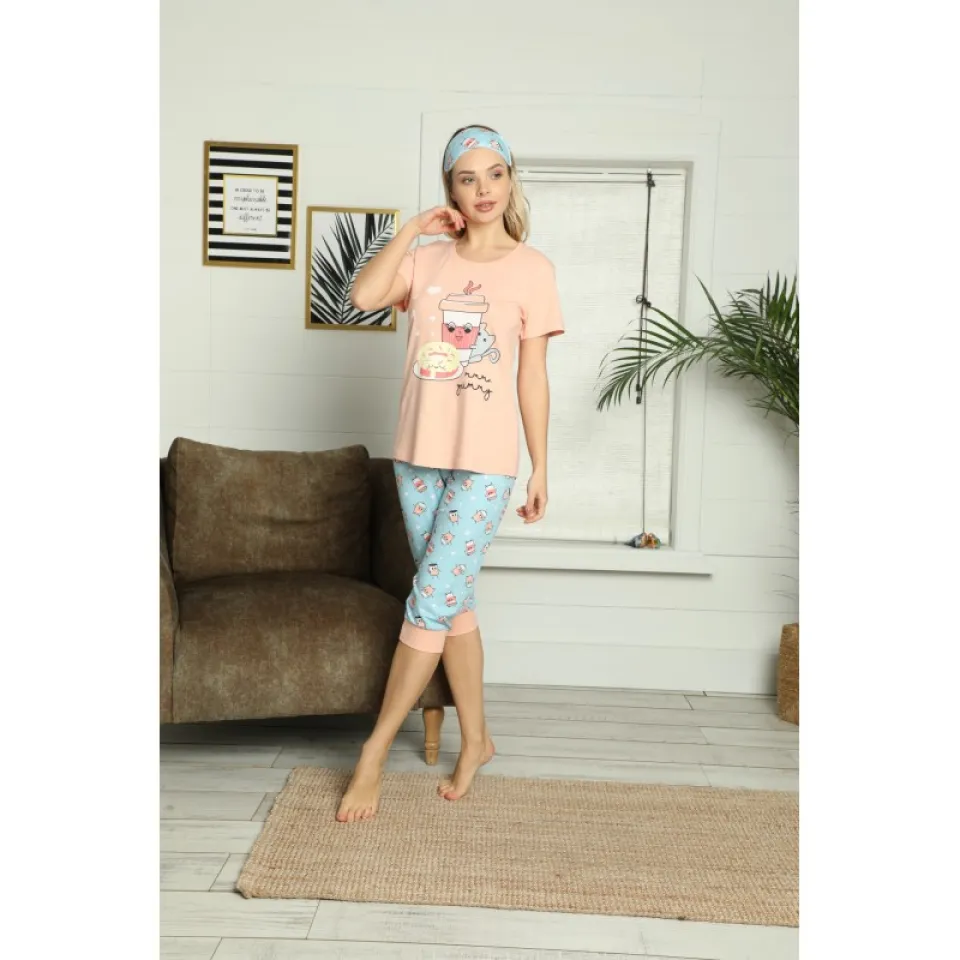 Pijama Dama din Bumbac – Set cu Tricou și Pantaloni 3/4 cu Mansetă si Masca de Dormit, Imprimeu Yummy