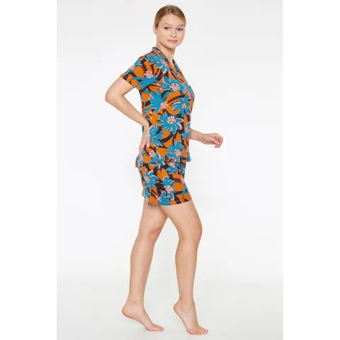 Pijama Dama din Viscoză – Bluza cu Mâneci Scurte și Pantaloni Scurți cu Elastic în Talie, Imprimeu Floral hover