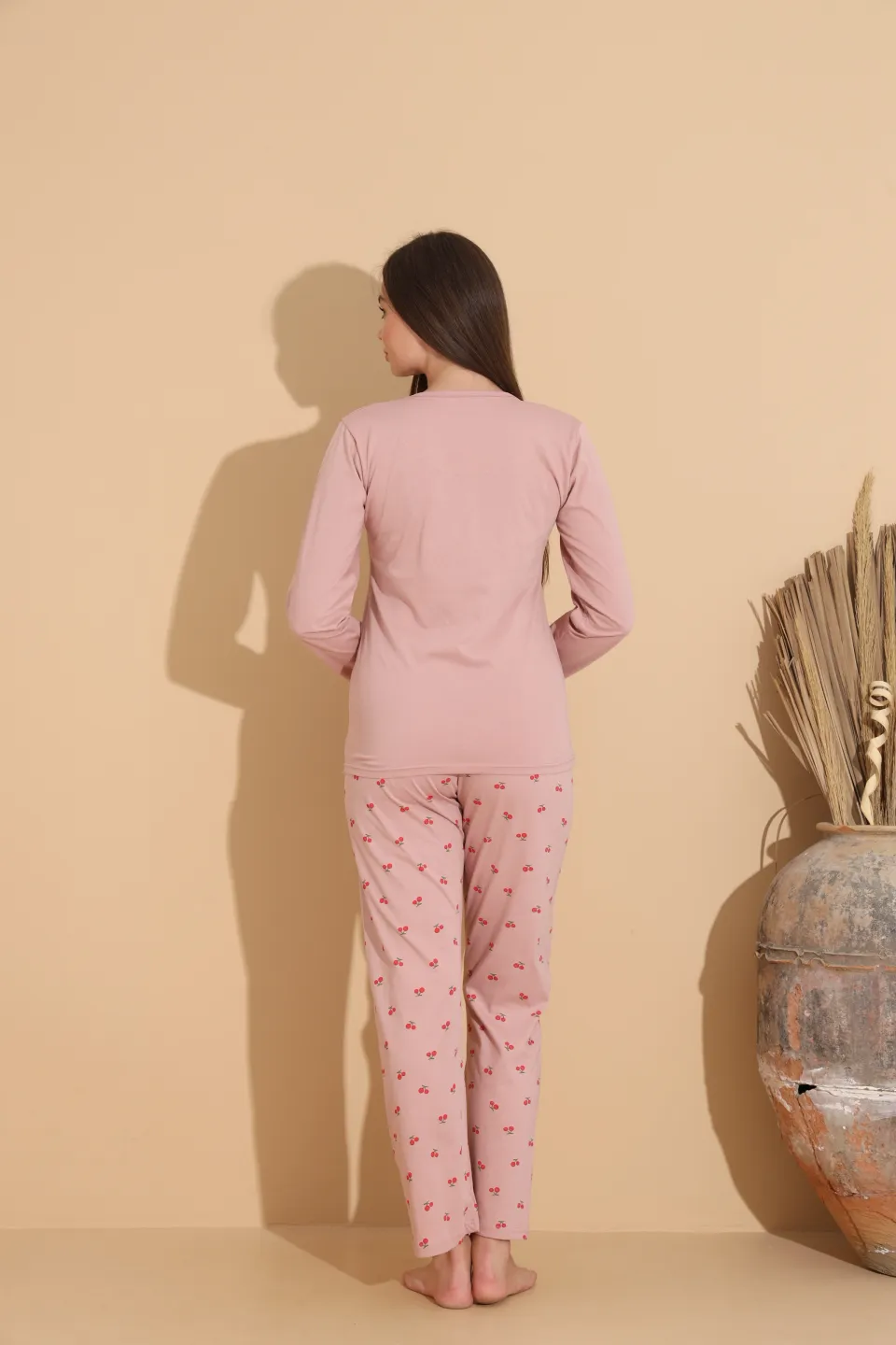 Pijama damă roz pal cu imprimeu cireșe și freedom cu pantaloni lungi cu cirese – 100% bumbac - 5
