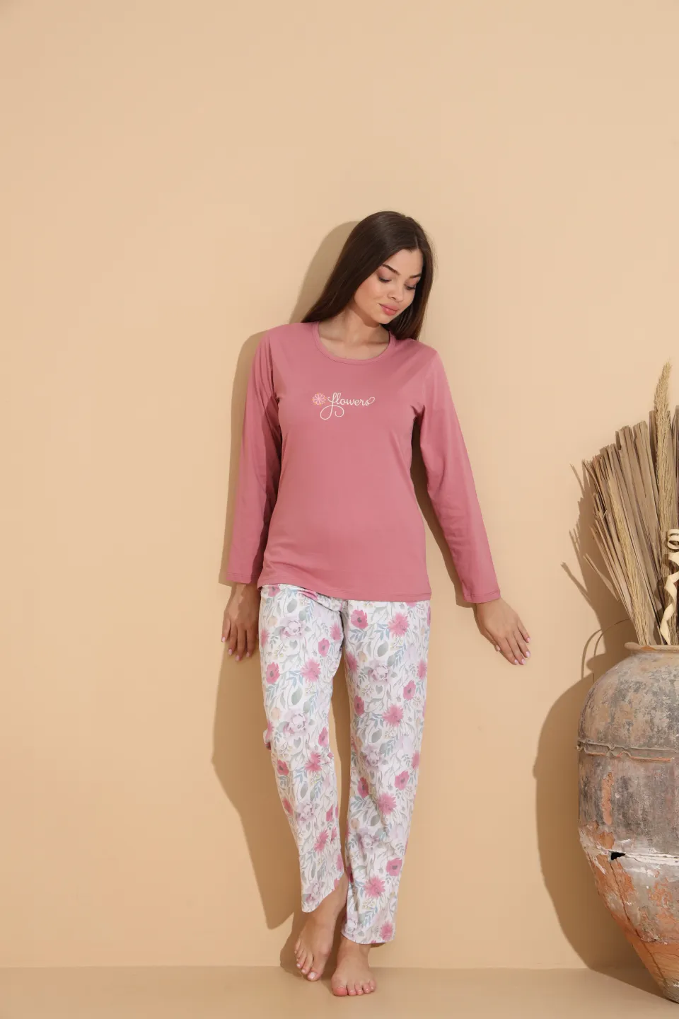 Pijama damă roz prăfuit, bluză „Flowers” și pantaloni cu imprimeu floral – 100% bumbac - 1