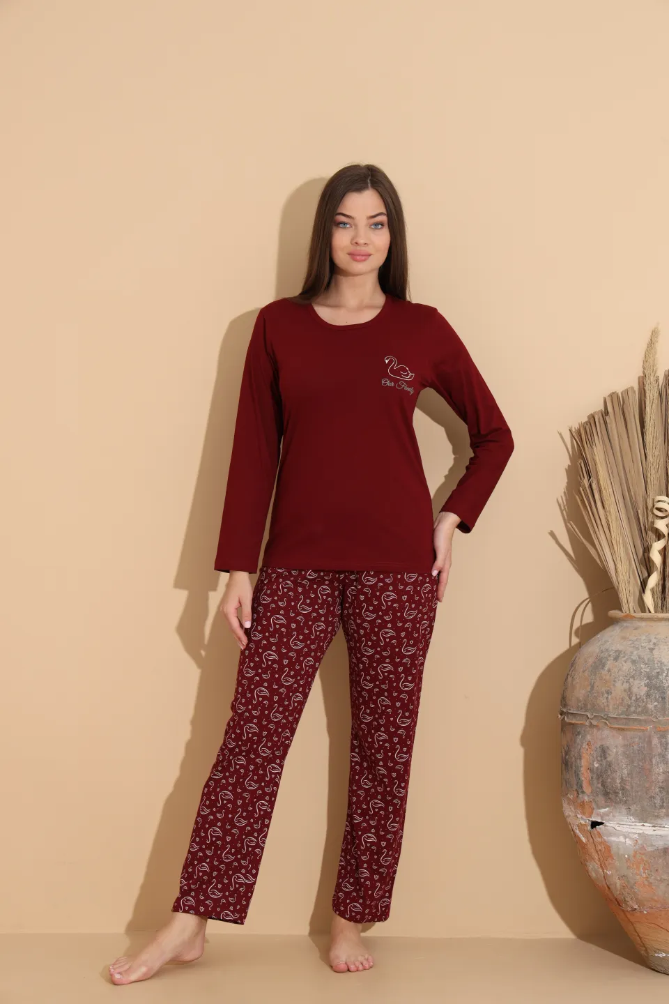 Pijama damă visiniu, bluză „Our Family” și pantaloni cu imprimeu flamingo – 100% bumbac - 2