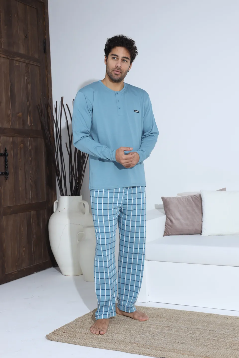 Pijamale bărbați albastru – bluză cu nasturi și detaliu metalic, pantaloni lungi în carouri, 100% bumbac - 4