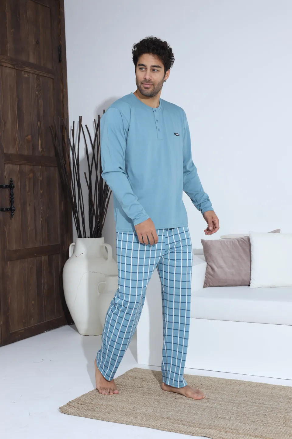 Pijamale bărbați albastru – bluză cu nasturi și detaliu metalic, pantaloni lungi în carouri, 100% bumbac - 5