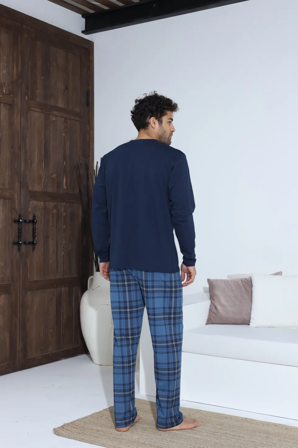 Pijamale bărbați bleumarin – bluză cu nasturi și detaliu metalic, pantaloni lungi în carouri, 100% bumbac - 6