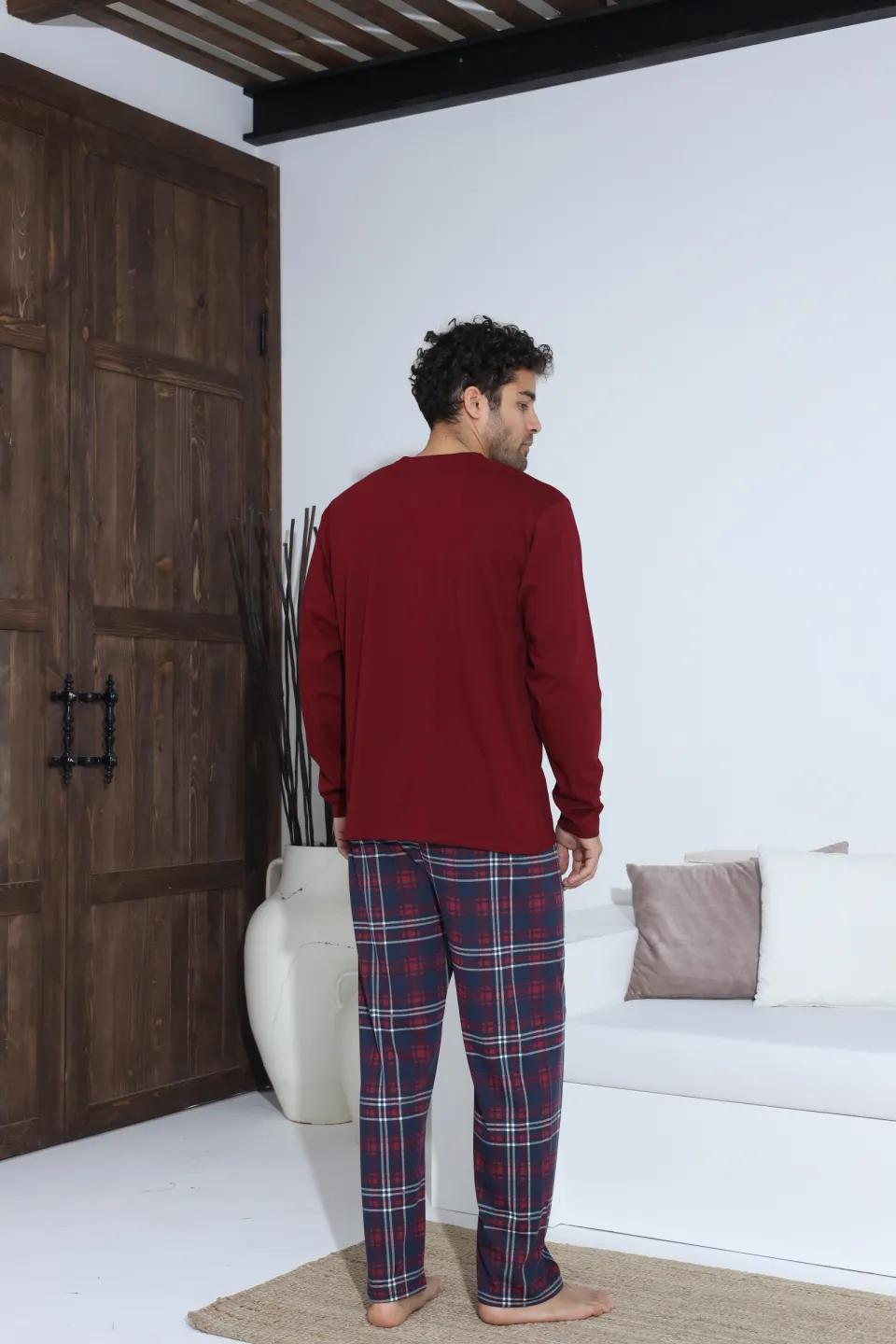 Pijamale bărbați bordo – bluză cu nasturi și ecuson, pantaloni lungi în carouri, 100% bumbac - 5