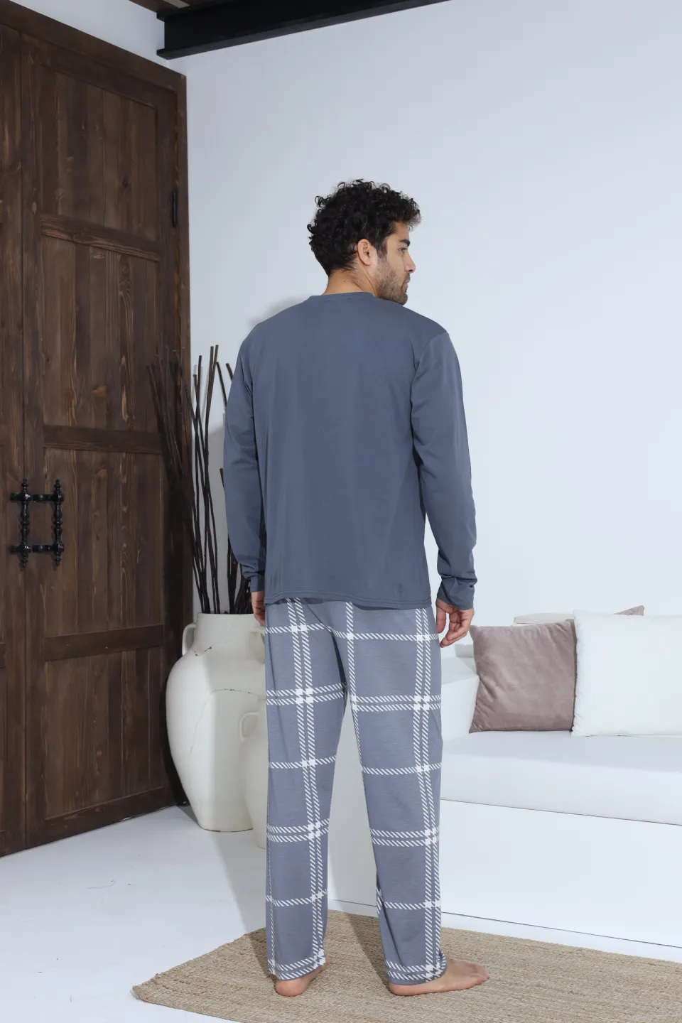 Pijamale bărbați gri – bluză cu nasturi și detaliu metalic, pantaloni lungi în carouri gri, 100% bumbac - 6