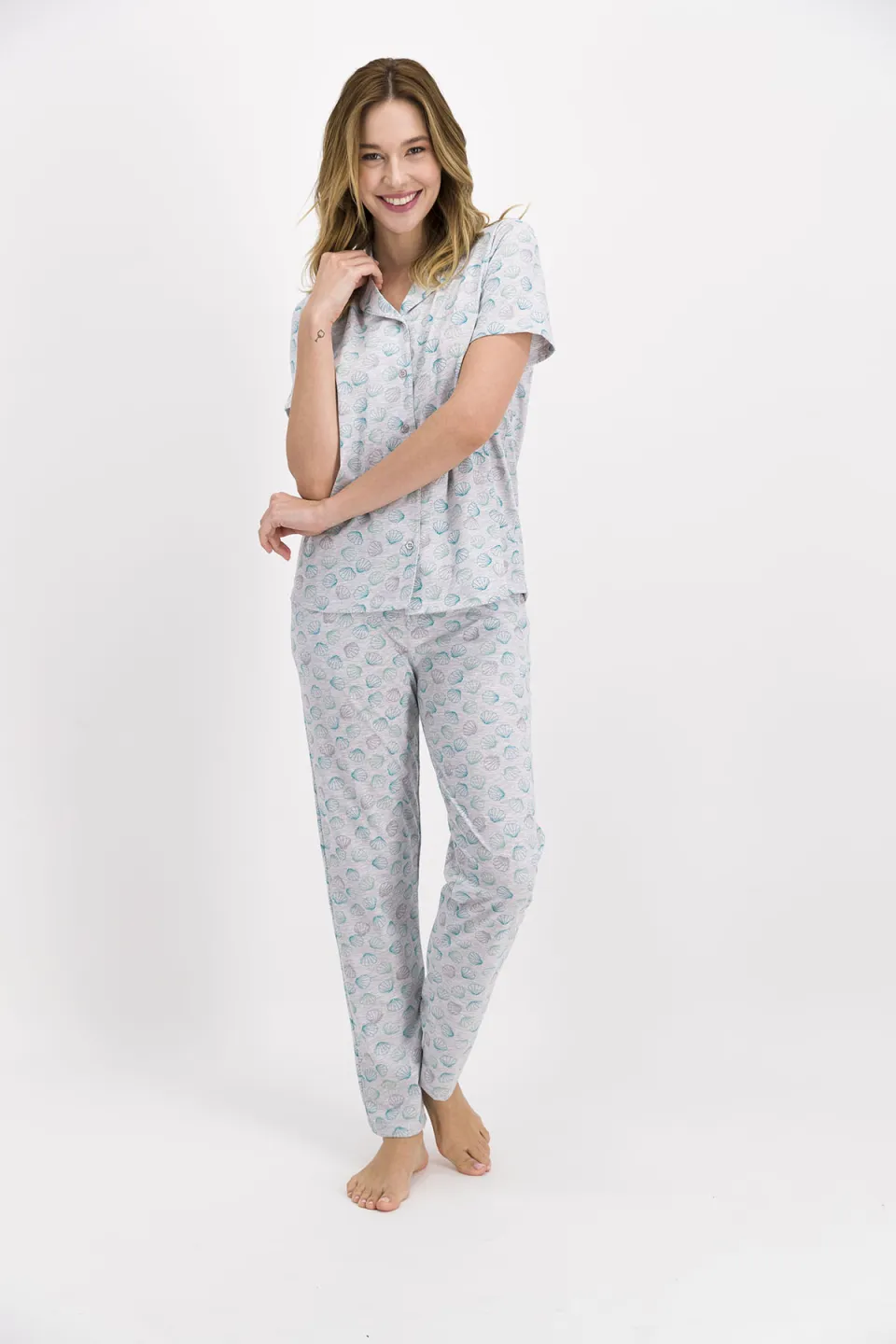 Pijamale dama cu bluza maneca scurta si pantaloni lungi, imprimeu scoici, culoare alb/blue - 1