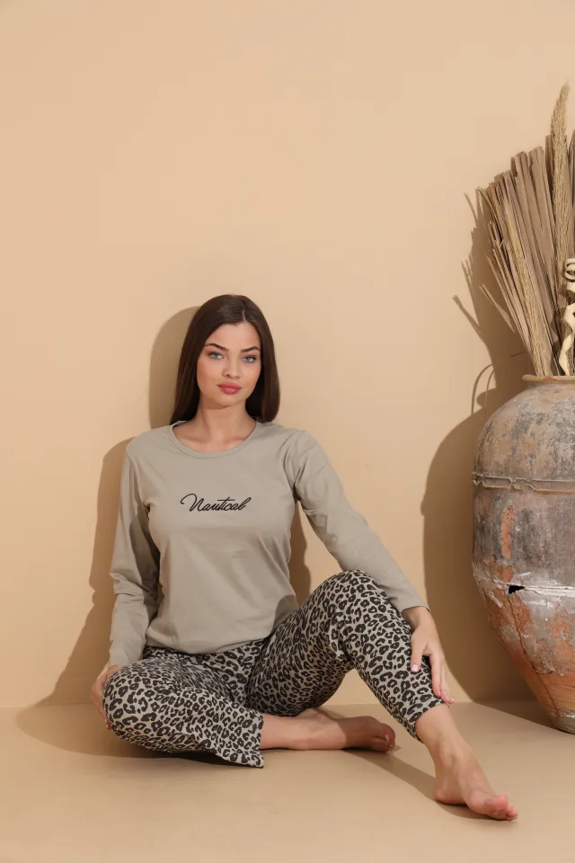 Pijamale damă maro deschis cu imprimeu „Mantical” și pantaloni leopard – 100% bumbac