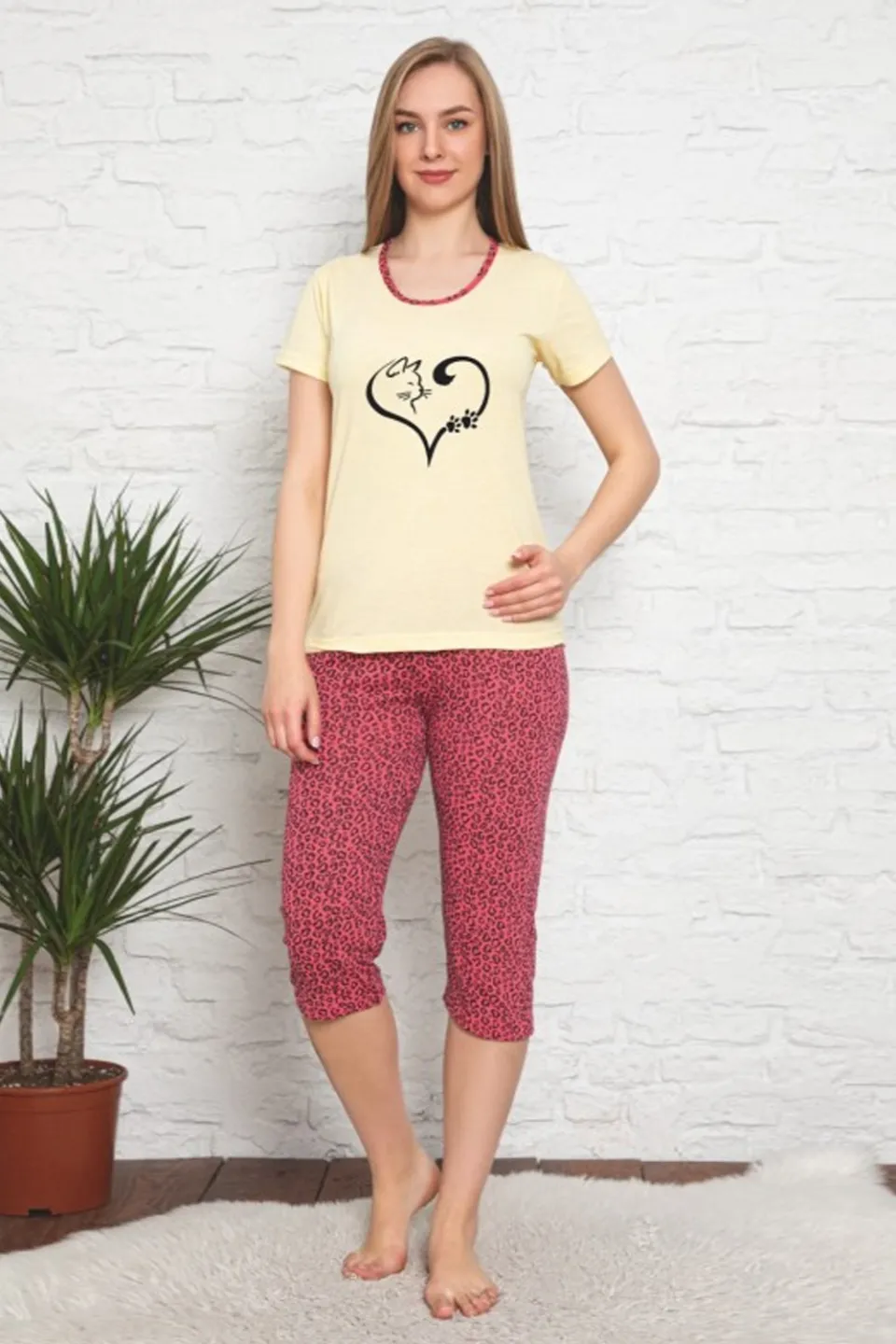 Pijamale dama Serena, tricou, pantaloni trei sferturi, culoare galben - 1