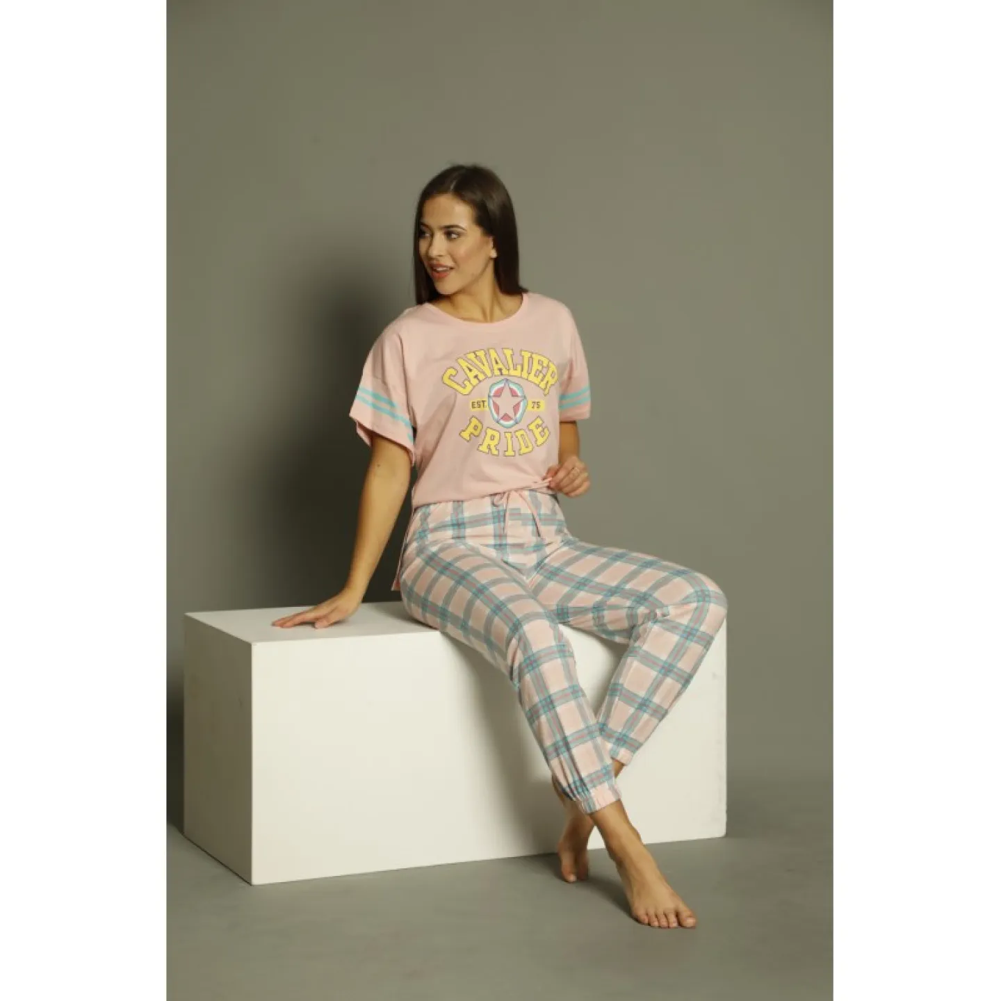 Pijamale Serena , maneca scurta, pantaloni lungi, culoare roz, imprimeu Cavalier Pride - 1