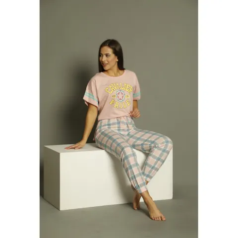 Pijamale Serena , maneca scurta, pantaloni lungi, culoare roz, imprimeu Cavalier Pride