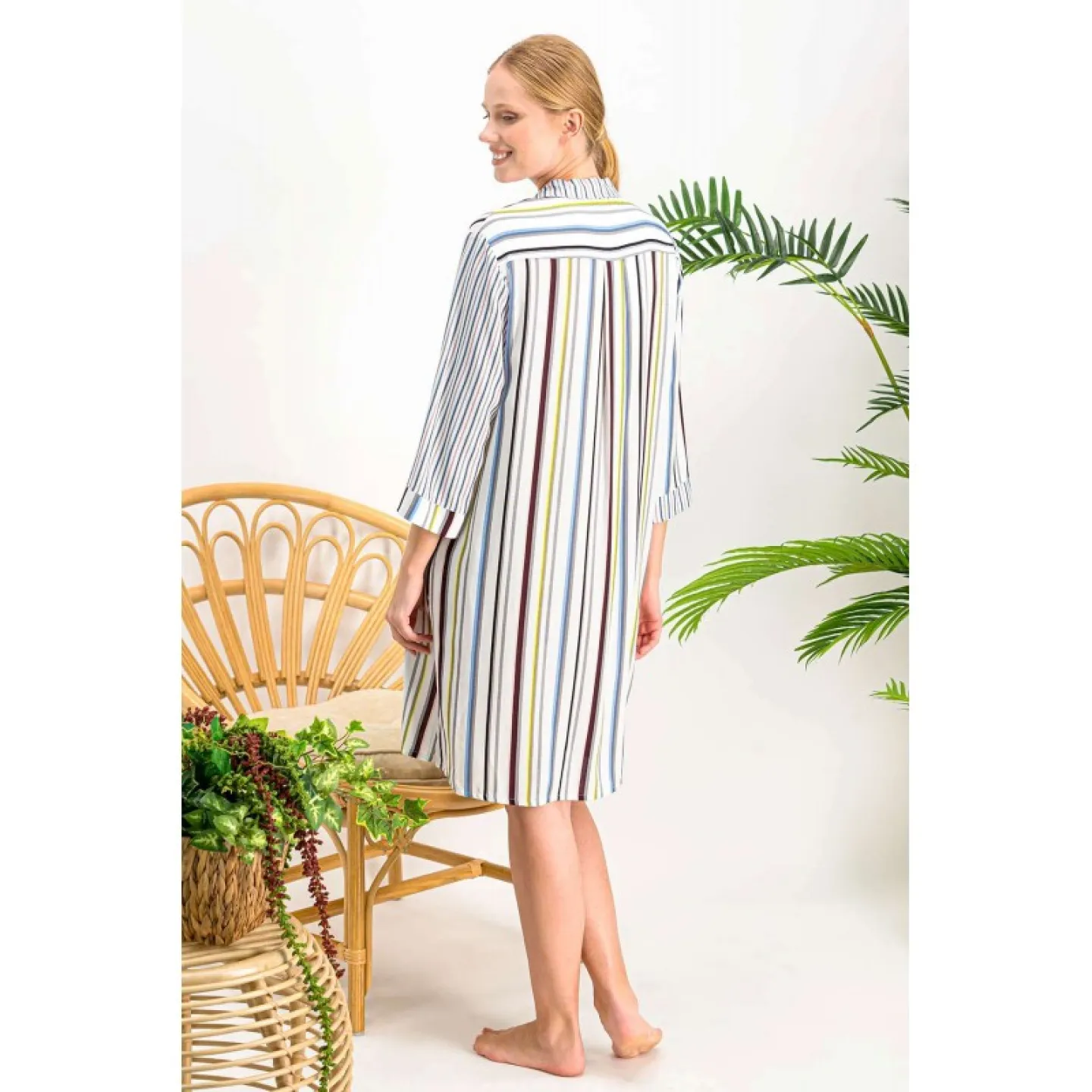 Rochie damă până la genunchi cu guler clasic și mânecă 3/4, model în dungi multicolore - 3