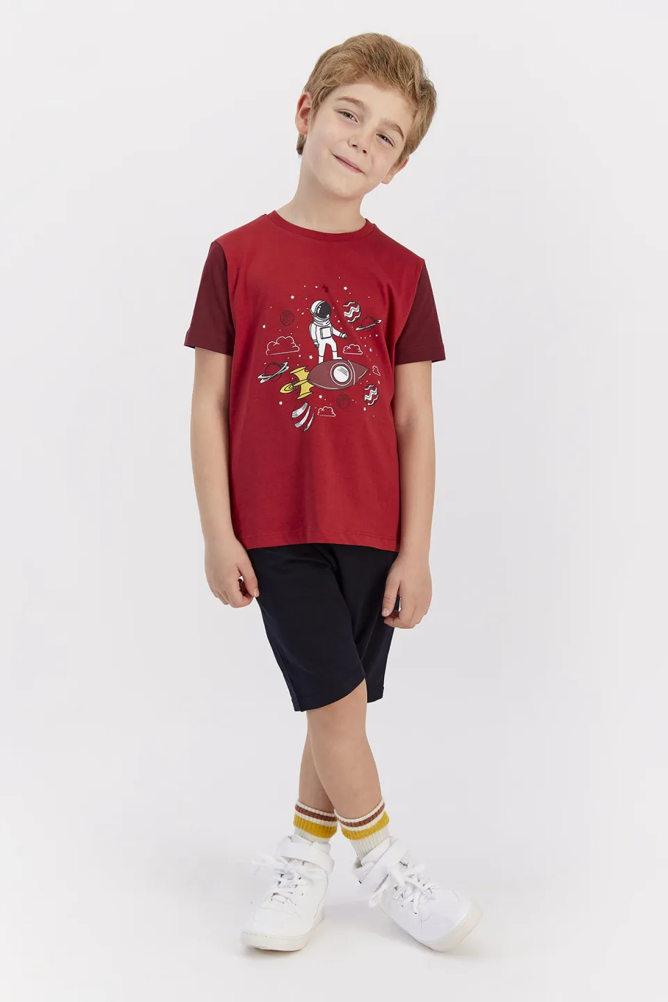 Pijama copii din bumbac cu tricou și pantaloni trei sferturi, imprimeu cosmonaut, rosu - 1