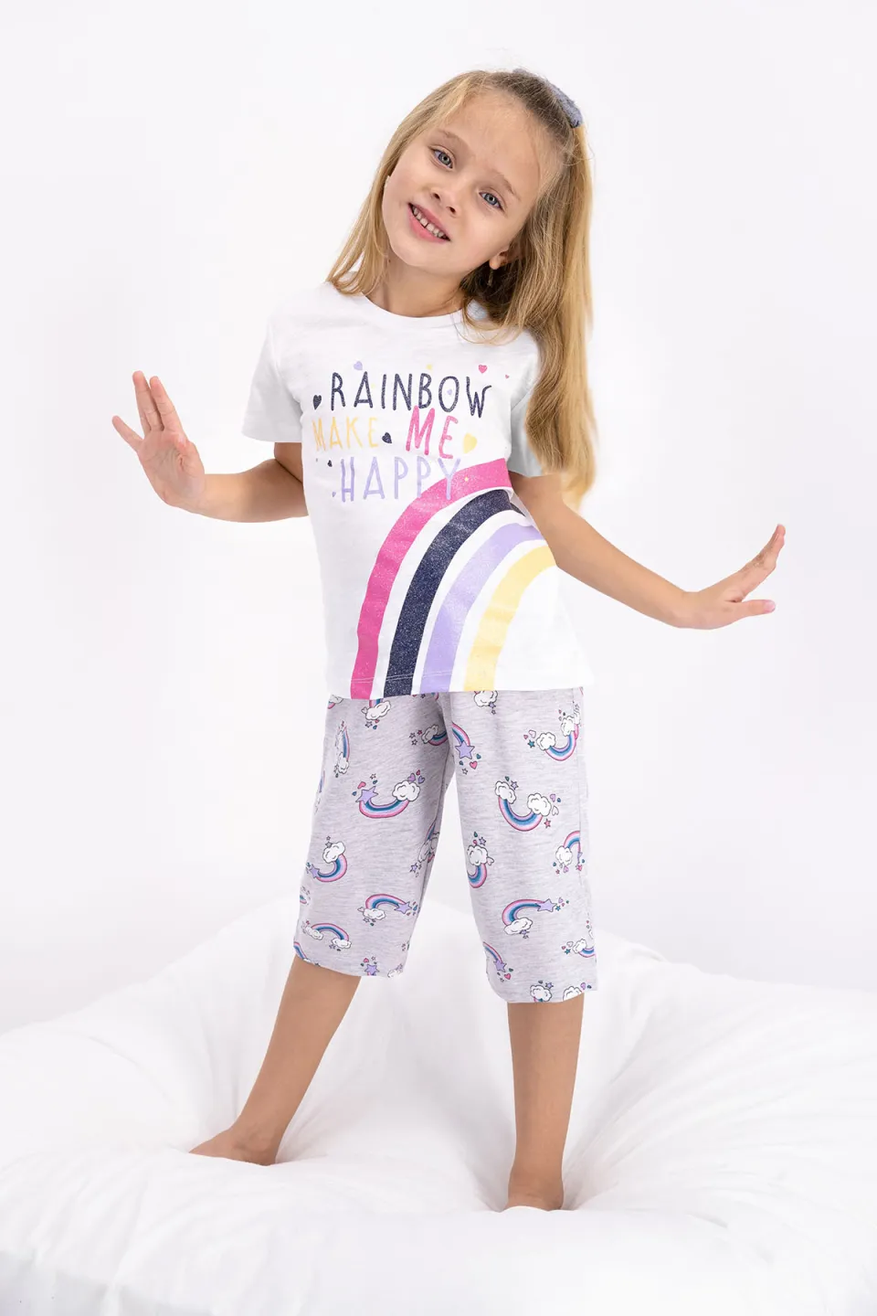 Pijama fetițe cu tricou și pantaloni trei sferturi, imprimeu curcubeu, Alb - 1