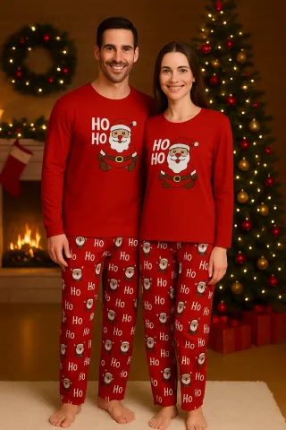 Pijamă Crăciun Cuplu– Bluză Roșie și Pantaloni Roșii cu Moș Crăciun „Ho Ho”