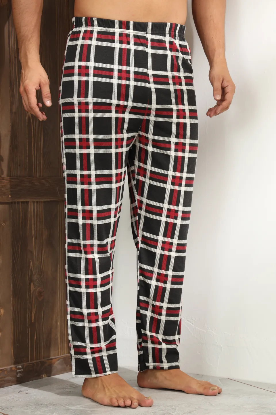 Pantaloni pijama bărbați negri cu carouri roșii și albe – croială lejeră