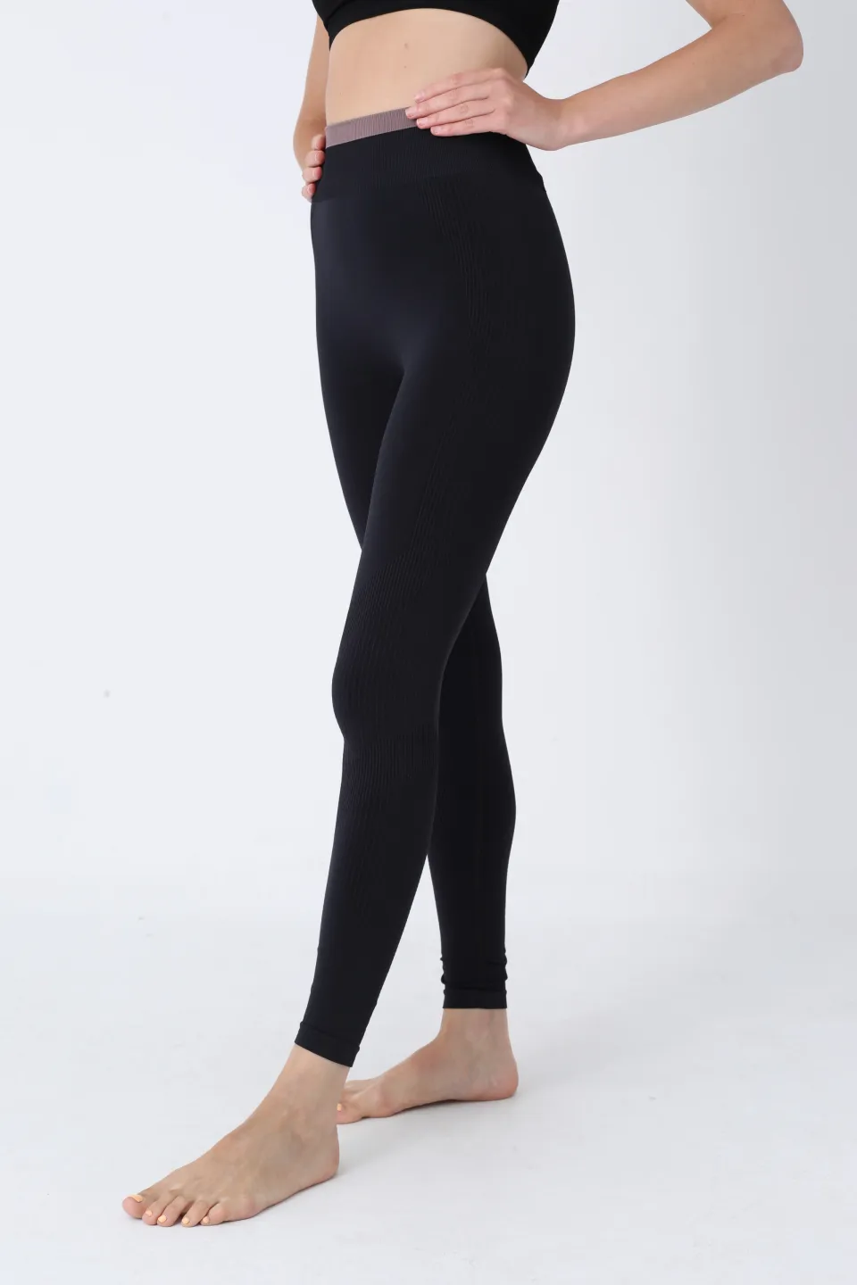 Colanți sport damă – negri, cu bandă maro