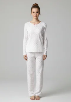 Pijama damă albă cu punctulețe roz, bluză cu mânecă lungă și fundiță