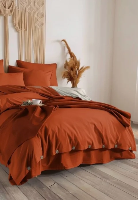 Set Lenjerie de Pat Dublu cu Nasturi din Lemn – cărămiziu