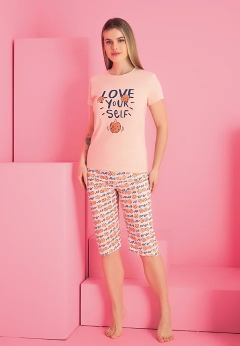 Pijama damă bumbac – tricou și pantaloni 3/4, imprimeu LOVE YOURSELF roz