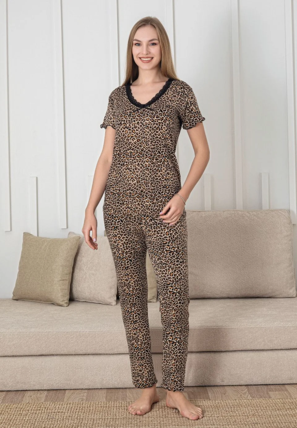 Pijama damă Serena, model leopard, mânecă scurtă, pantaloni lungi