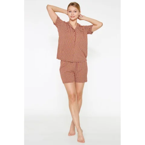 Pijama Dama din Viscoză – Bluza cu Mâneci Scurte și Pantaloni Scurți cu Elastic în Talie, Bordo